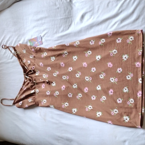 Liz & Sara Dresses & Skirts - Liz & Sara Women's Sun Dress tan with white & pink flowers Size L